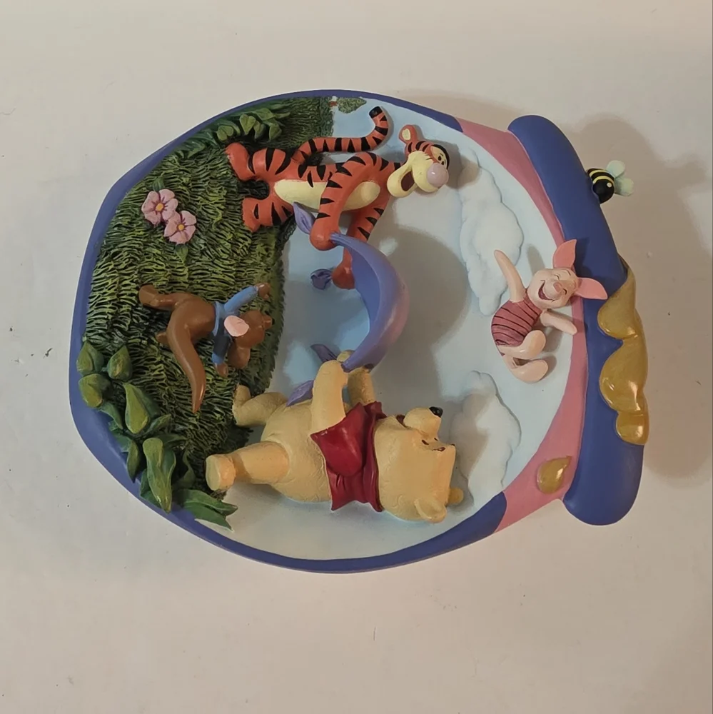 Disney 3D Hip Hip Poohray Decorative Plate Resin Bradford Exchange